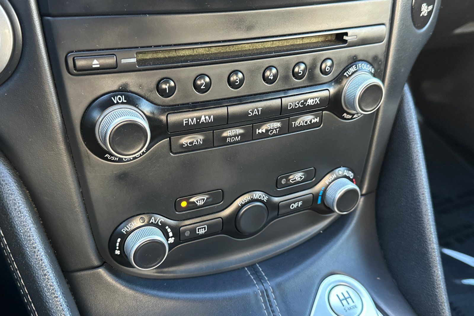 Used 2014 Nissan 370Z Touring w/ Sport Package image 27