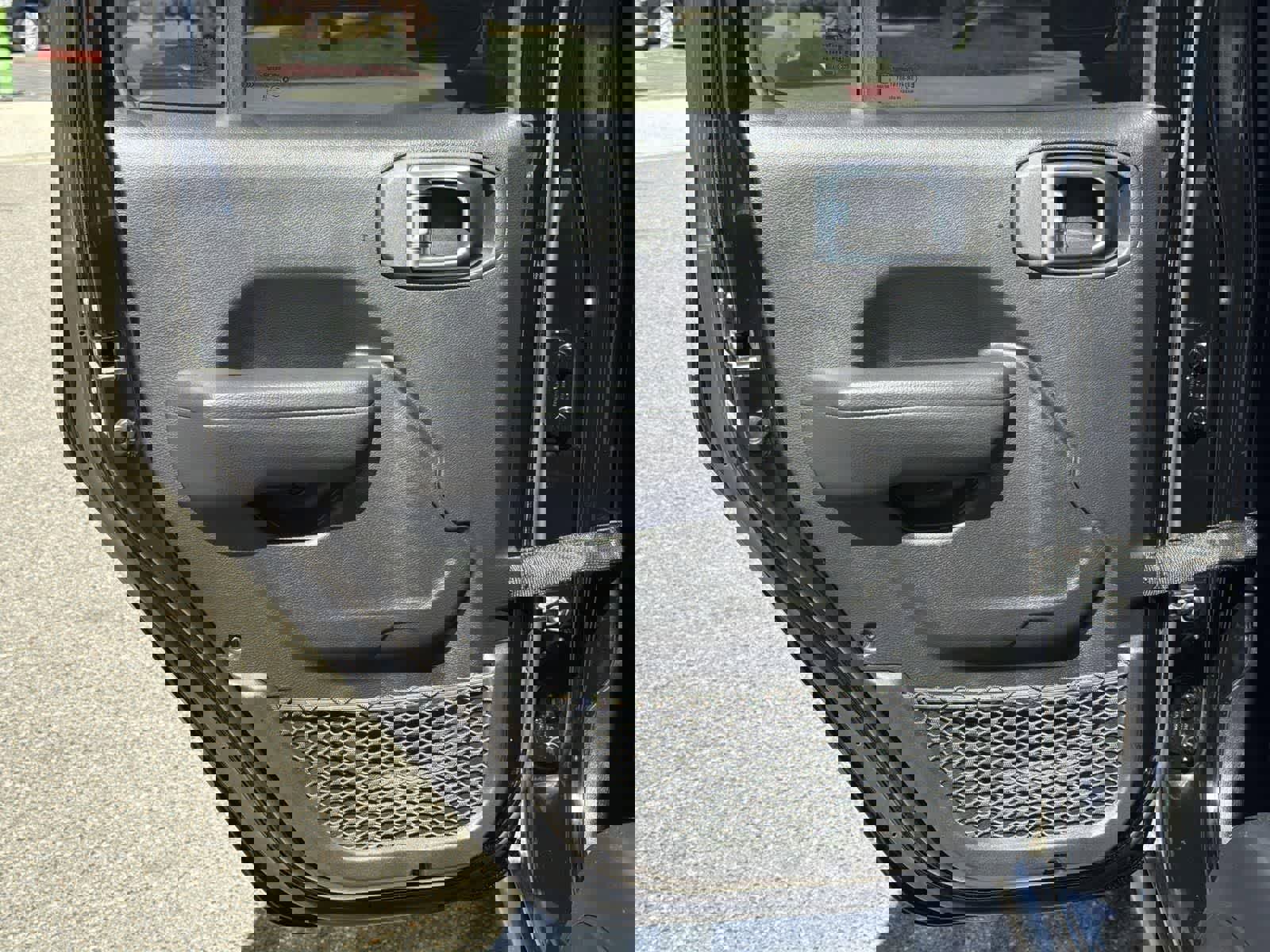 Used 2024 Jeep Wrangler Unlimited Rubicon w/ Technology Group image 25