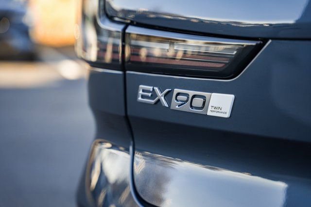 New 2025 Volvo EX90 Ultra w/ Protection Package Premier image 7