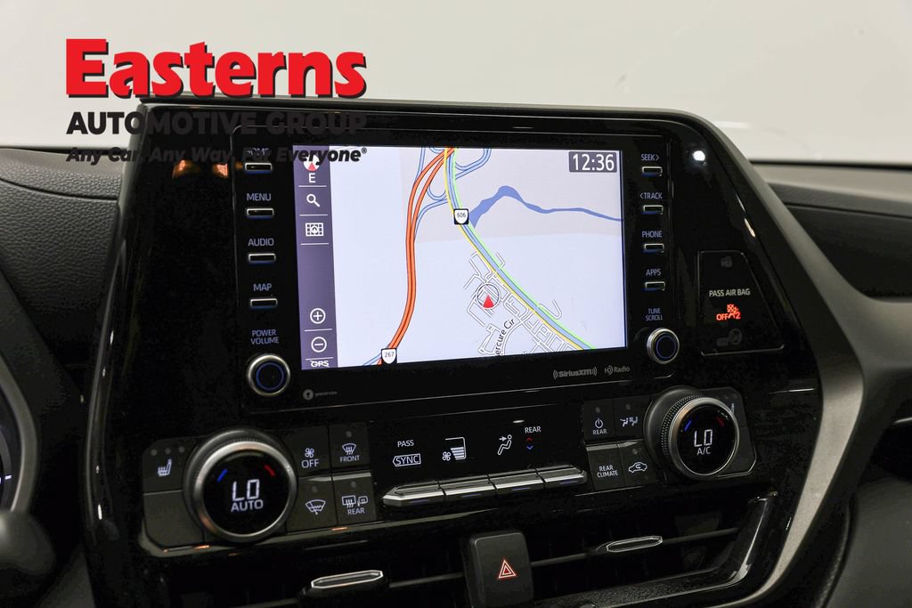 Used 2021 Toyota Highlander XLE AWD/4WD image 19