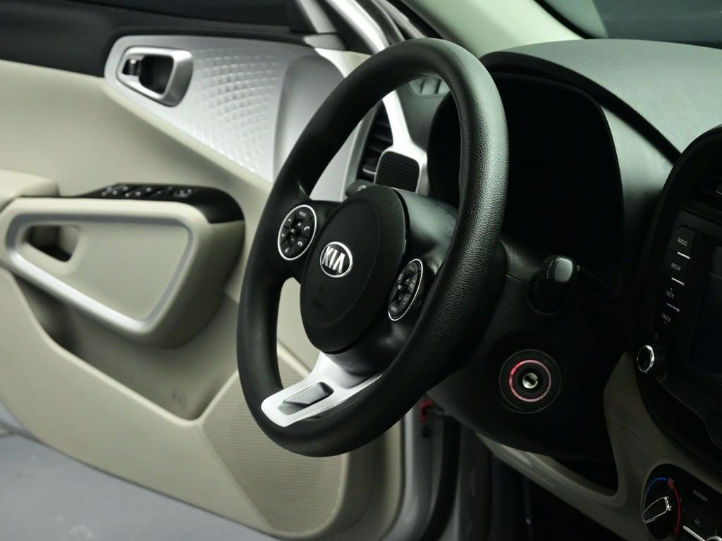 Used 2020 Kia Soul LX image 26