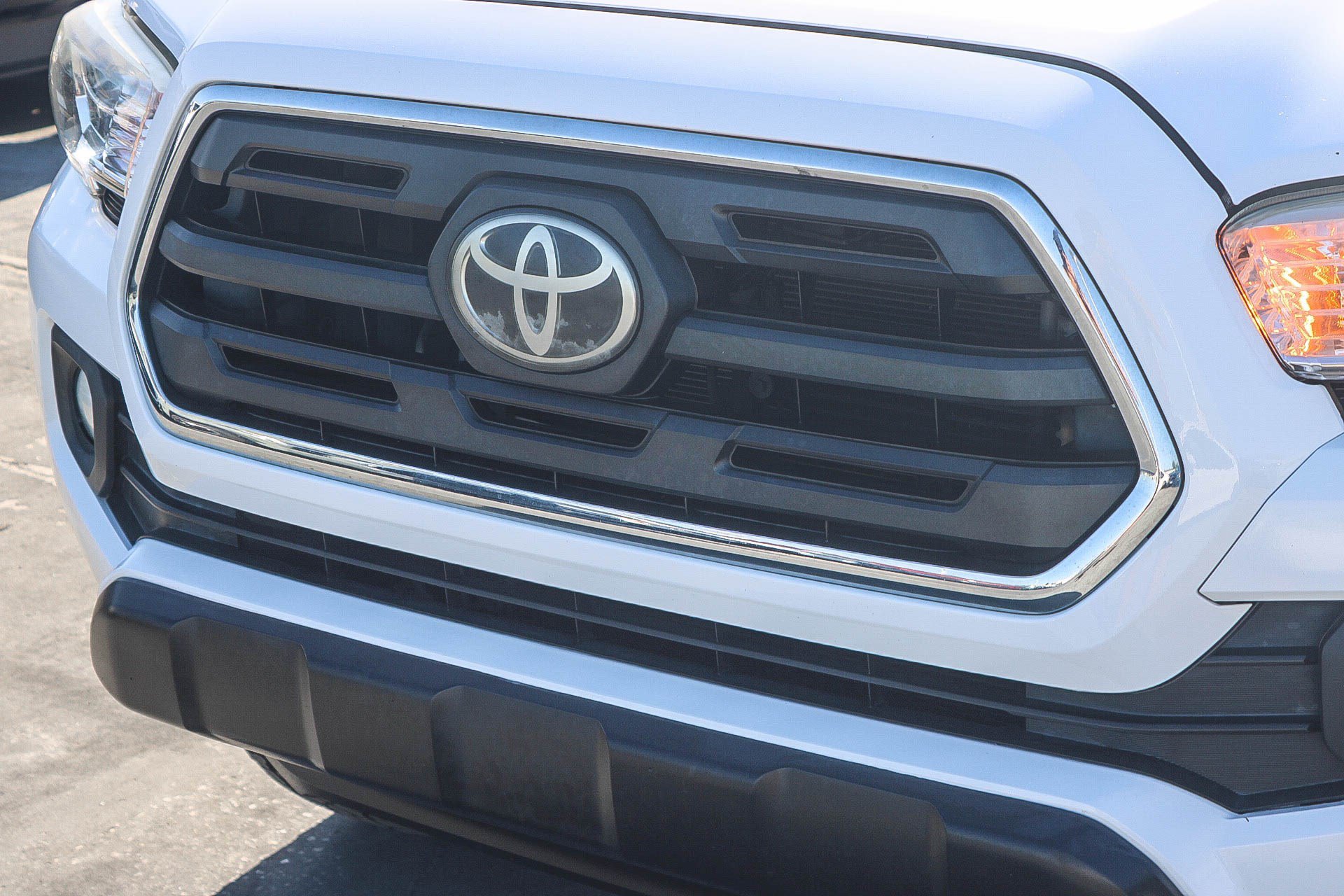 Used 2019 Toyota Tacoma SR5 AWD/4WD image 6