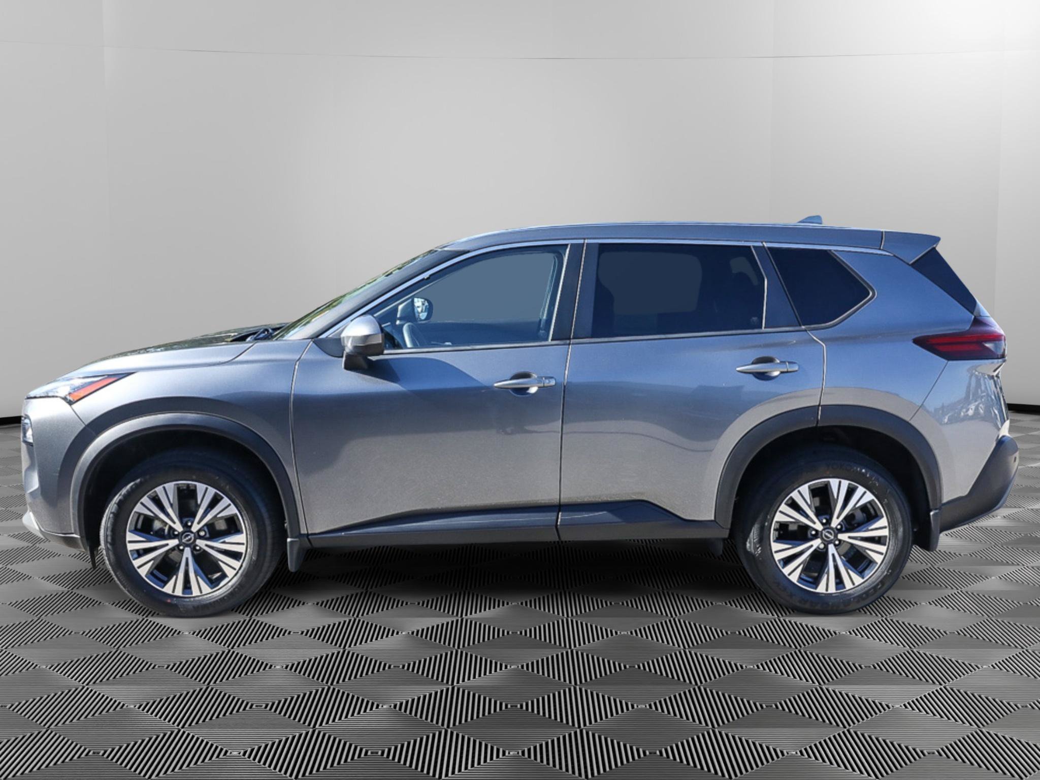 Used 2023 Nissan Rogue SV AWD/4WD image 3