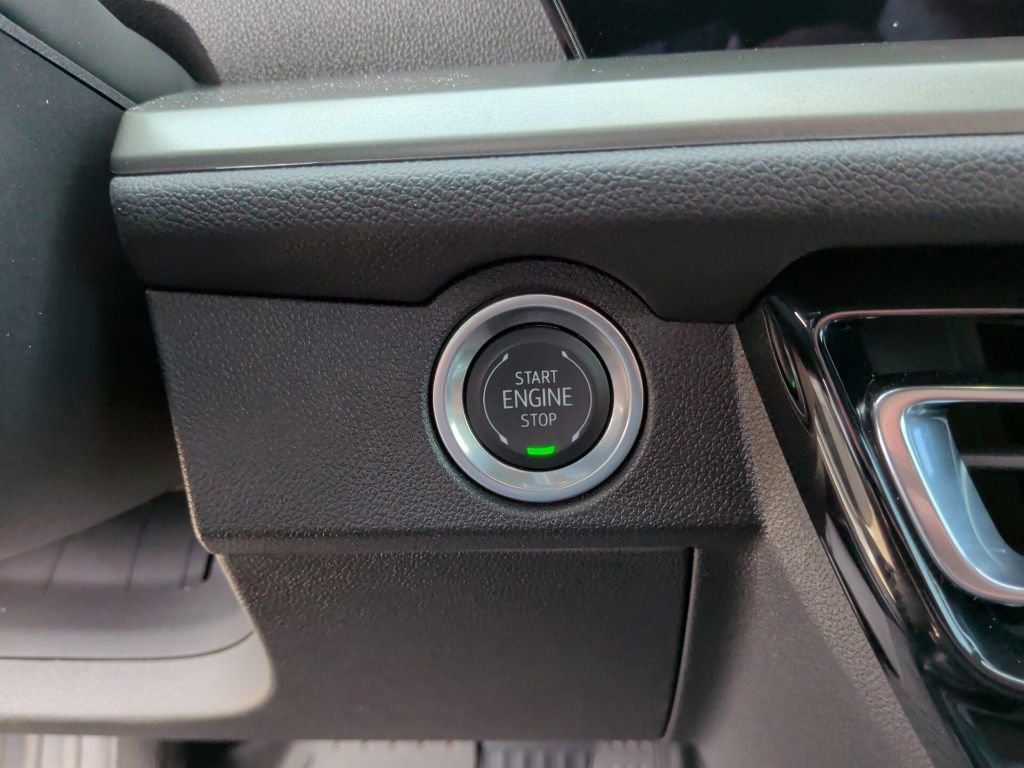 Used 2025 Chevrolet Traverse LT w/ Driver Confidence Package image 22