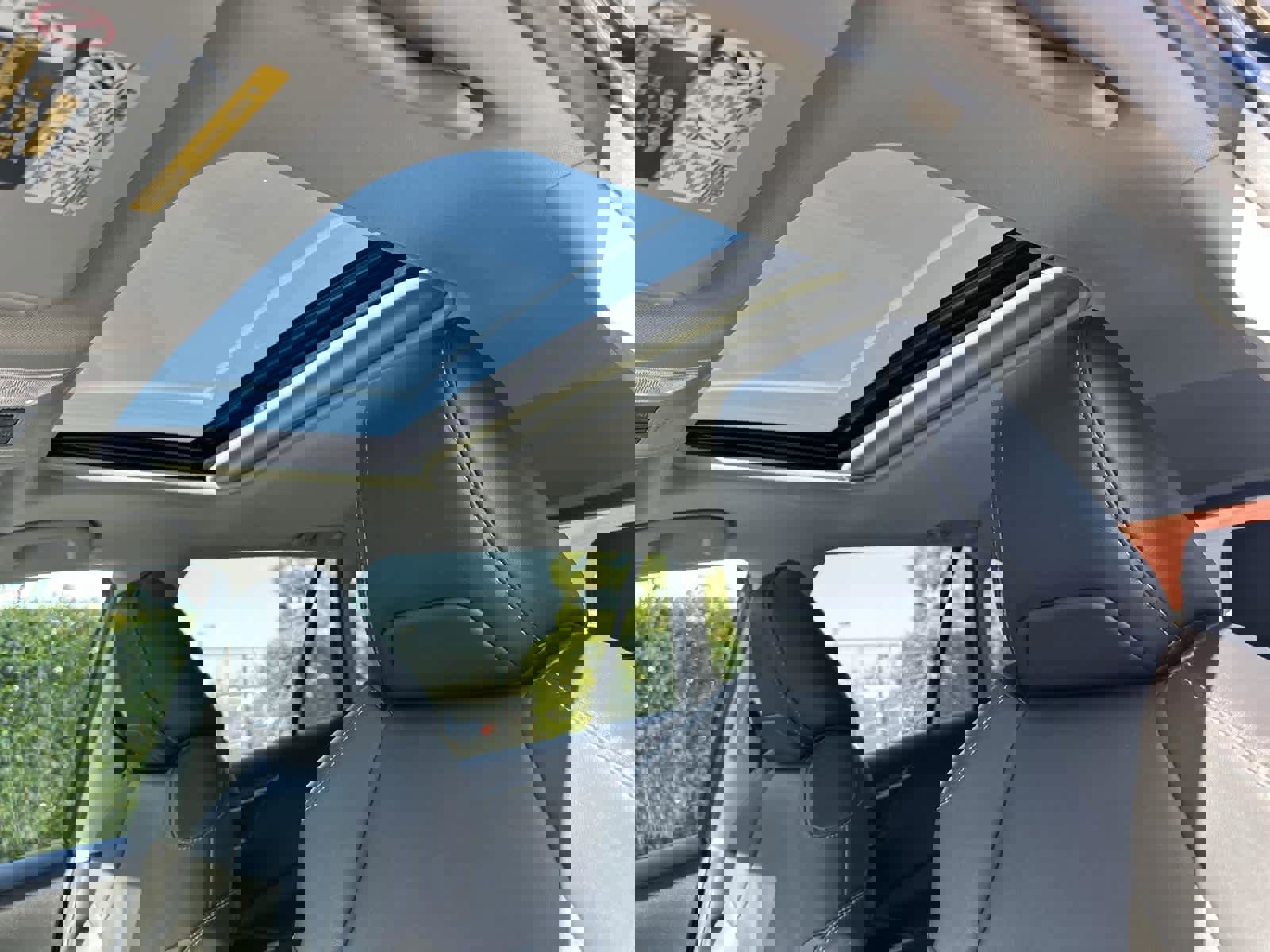 Used 2022 Toyota RAV4 XLE Premium image 32