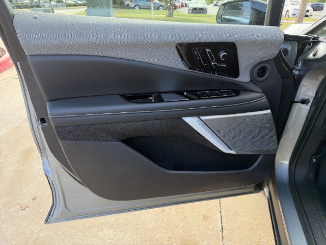 Certified 2025 Cadillac Optiq Luxury 1 AWD/4WD image 11