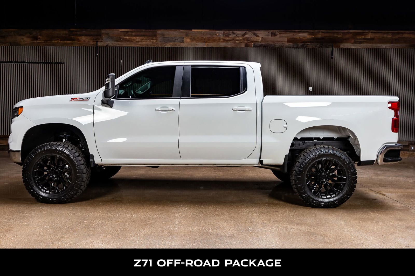 Used 2023 Chevrolet Silverado 1500 LT w/ Z71 Off-Road Package image 6