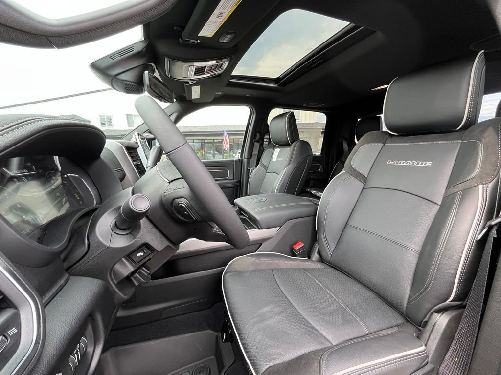 New 2026 RAM 3500 Laramie AWD/4WD image 9