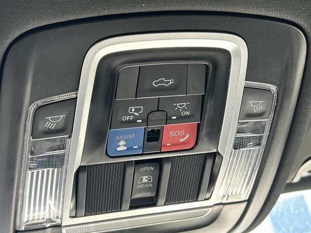 Used 2023 RAM 1500 Laramie AWD/4WD image 32