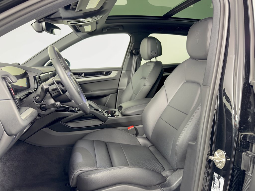 Certified 2026 Porsche Cayenne AWD/4WD image 5