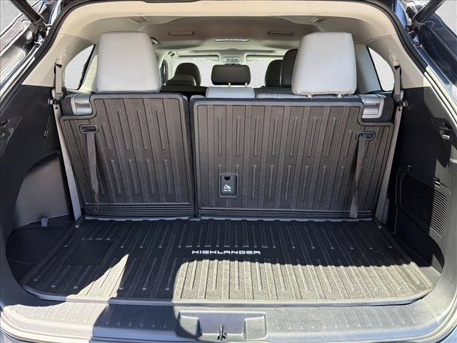 Used 2023 Toyota Highlander XLE FWD image 27