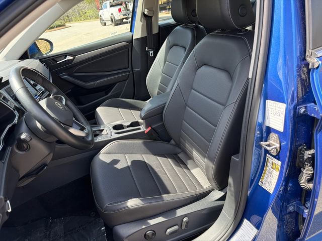 Used 2024 Volkswagen Jetta SE image 9