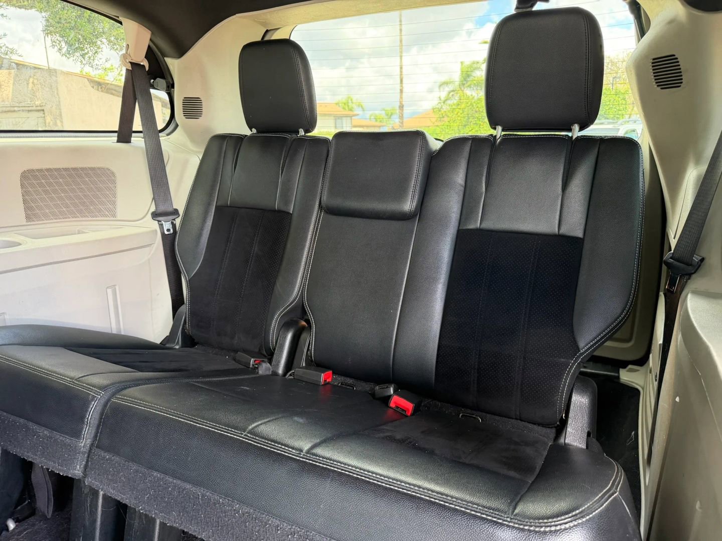 Used 2017 Dodge Grand Caravan SXT FWD image 13