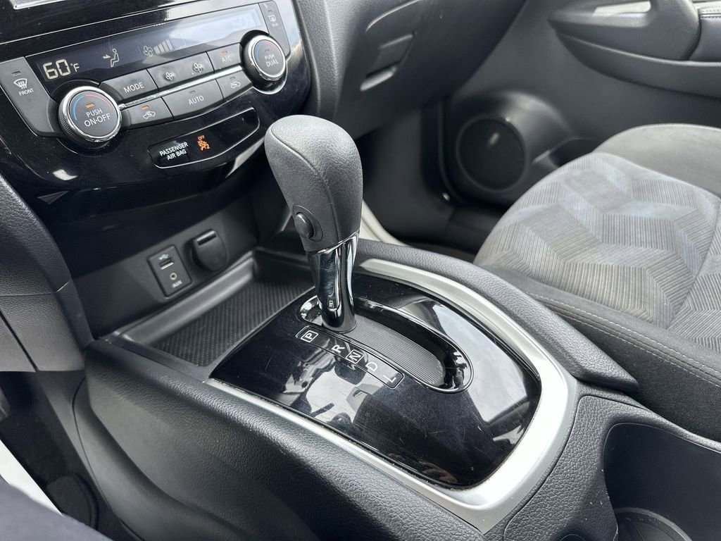 Used 2016 Nissan Rogue SV w/ SV Premium Package image 20