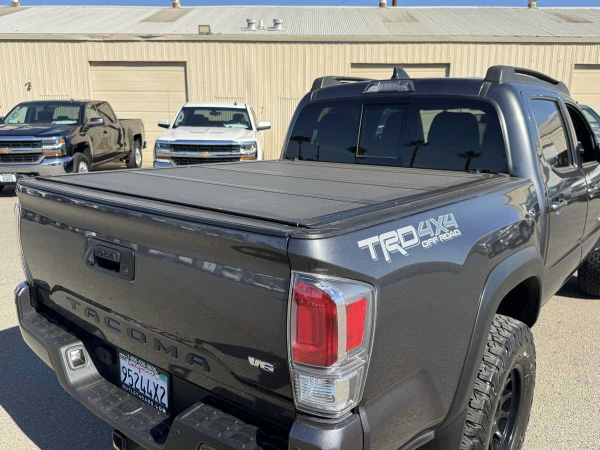 Used 2020 Toyota Tacoma TRD Off-Road w/ Technology Package AWD/4WD image 12