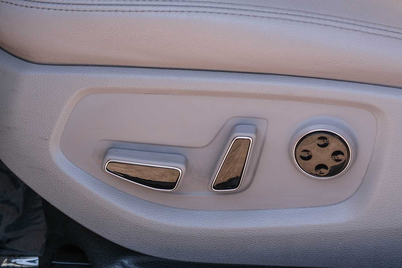 Used 2018 Genesis G80 3.8 RWD image 26