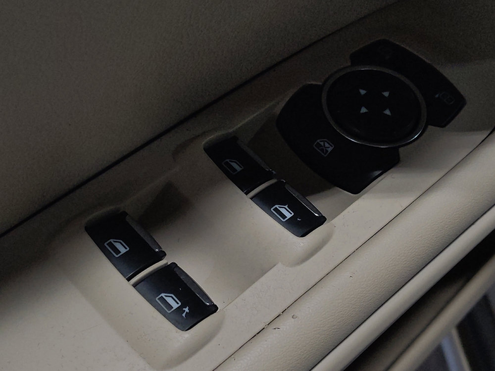 Used 2016 Lincoln MKZ image 27