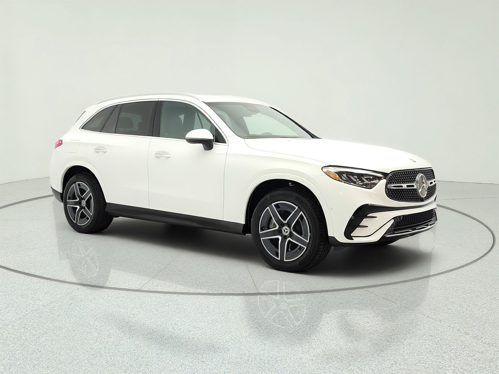 Used 2025 Mercedes-Benz GLC 350e 4MATIC image 3
