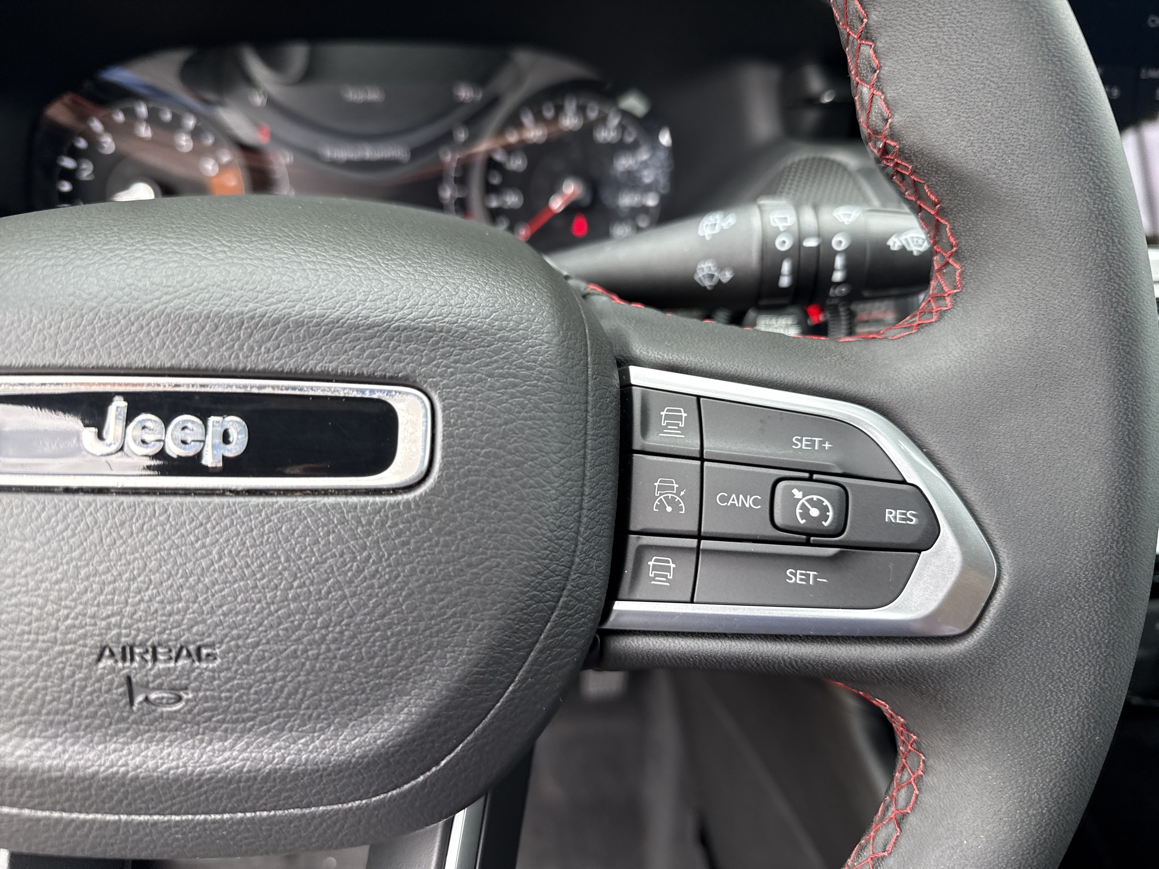 Used 2025 Jeep Compass Trailhawk AWD/4WD image 26