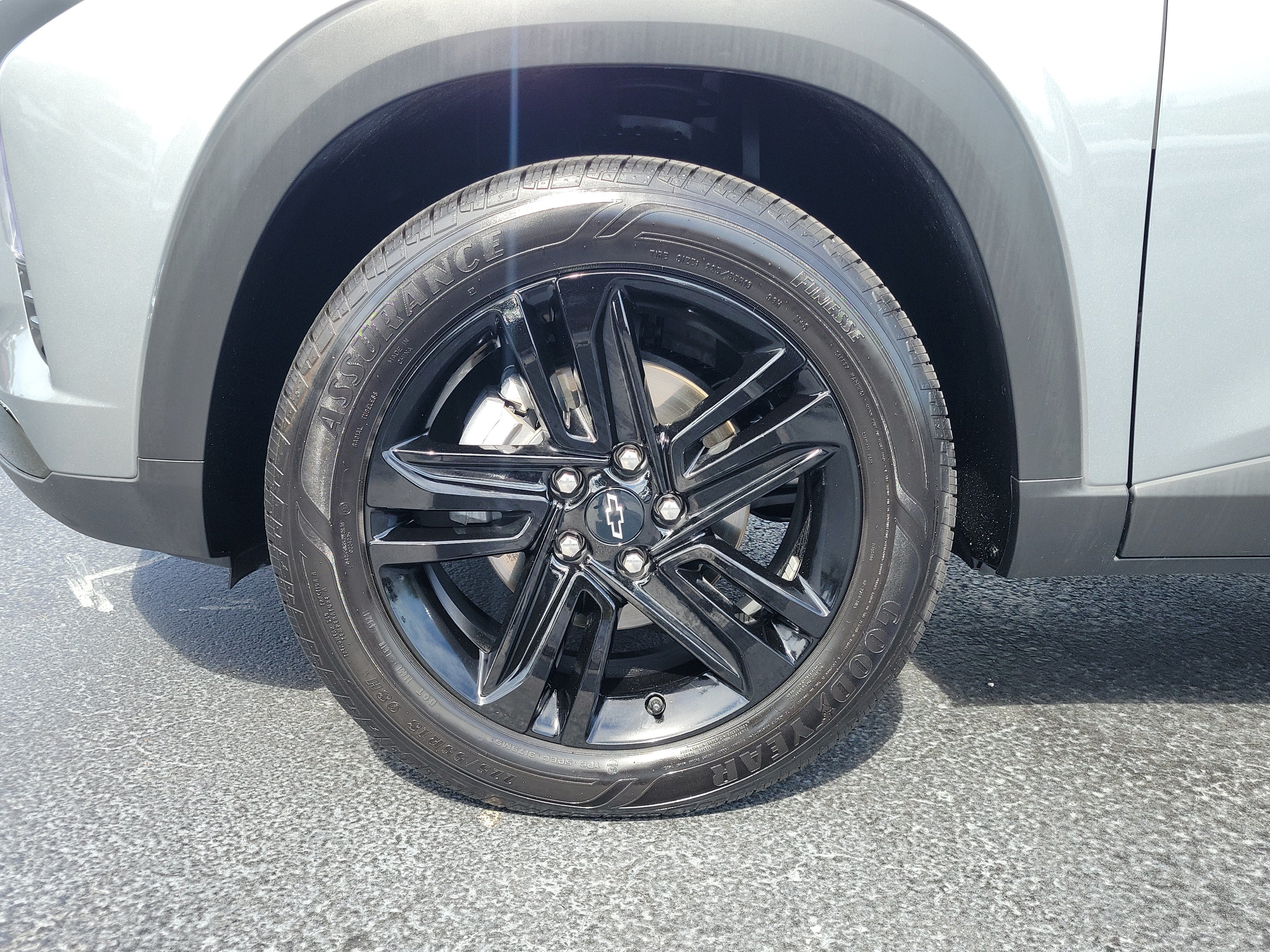 Used 2025 Chevrolet Trax ACTIV w/ Sunroof Package FWD image 5
