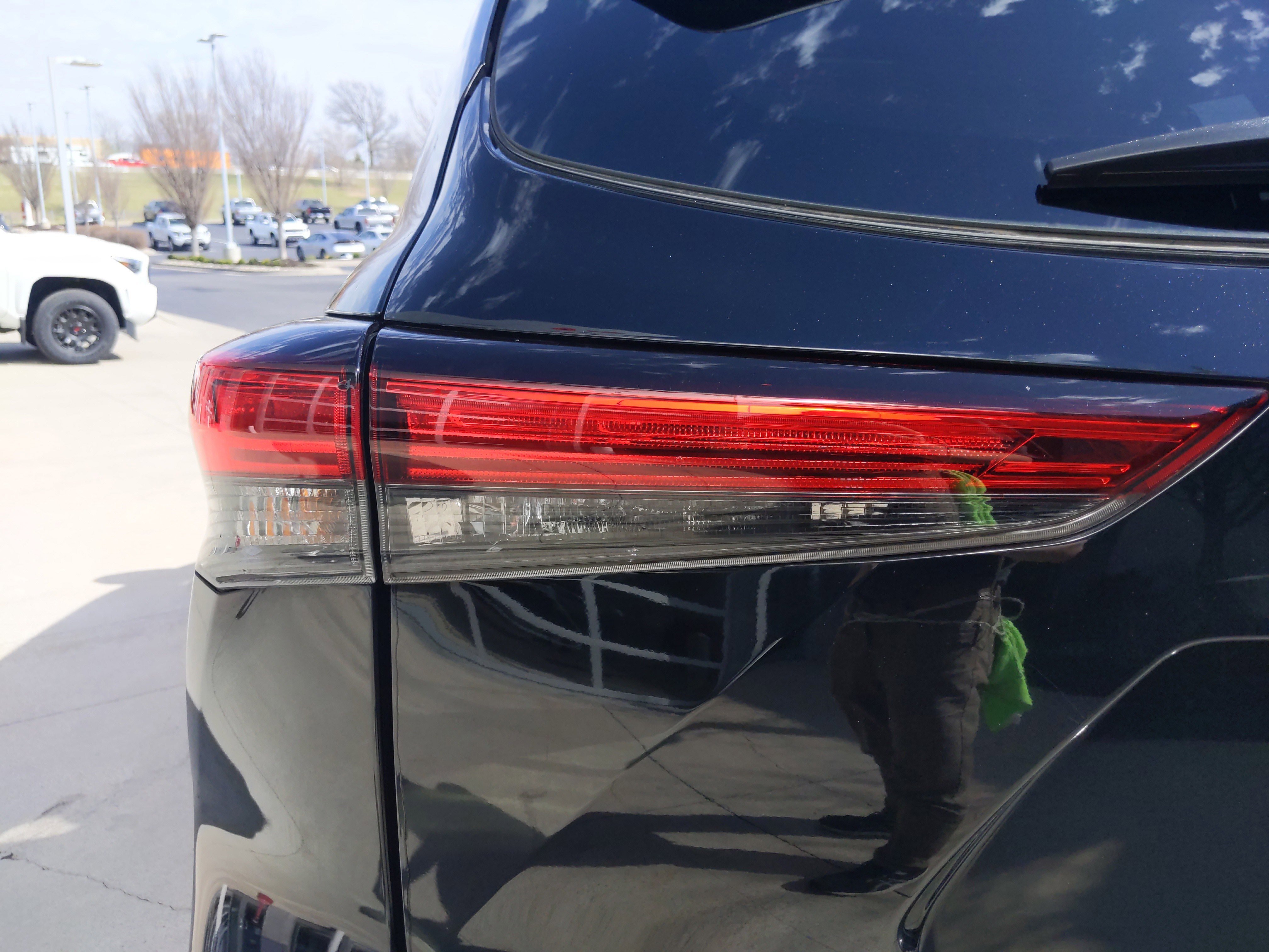 Used 2023 Toyota Highlander LE image 21