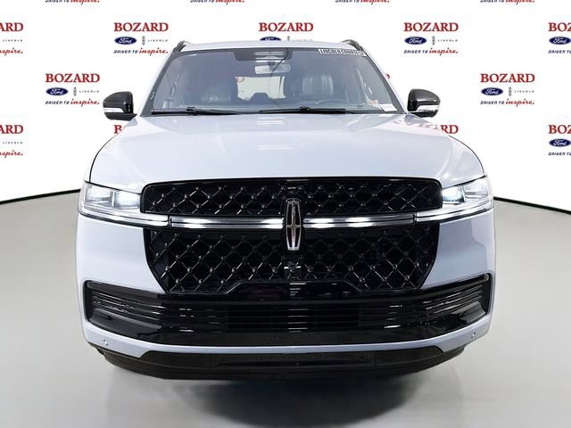 New 2025 Lincoln Navigator Reserve w/ Jet Appearance Package AWD/4WD image 2