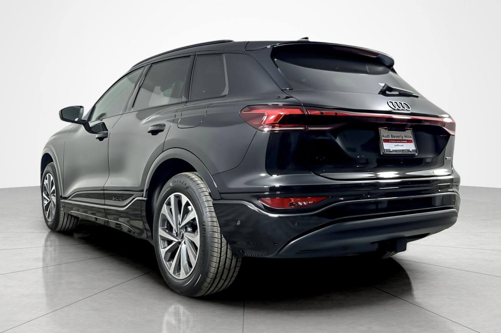 New 2025 Audi Q6 e-tron Premium image 4