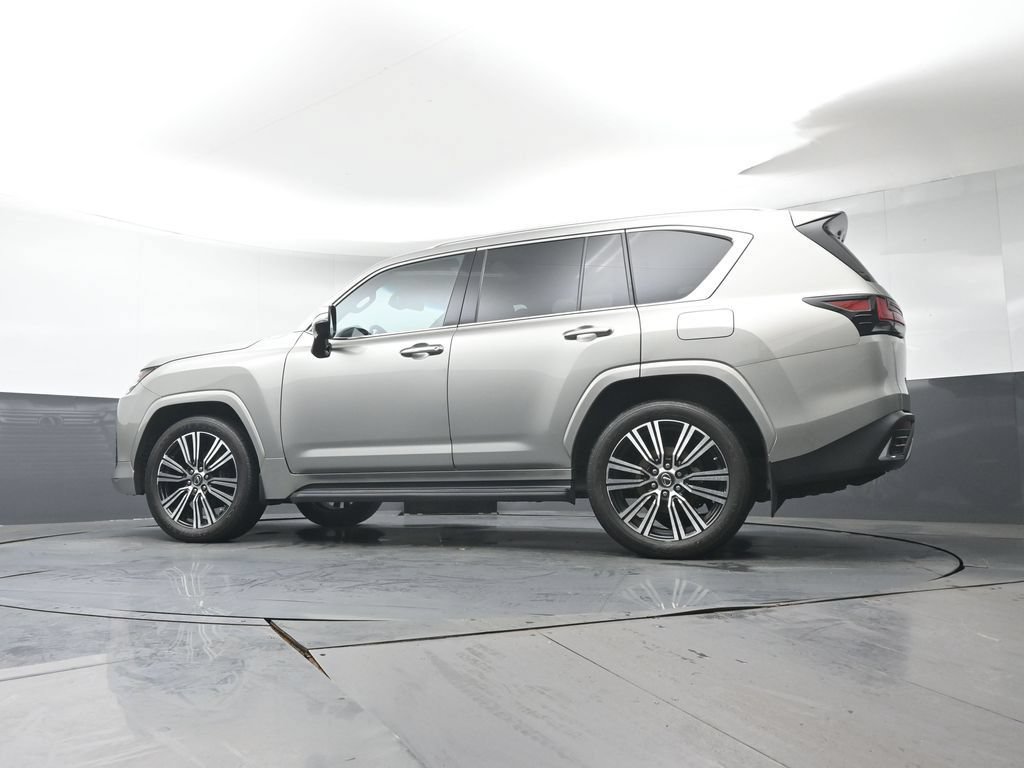 Used 2023 Lexus LX 600 4WD w/ Luxury Package image 37