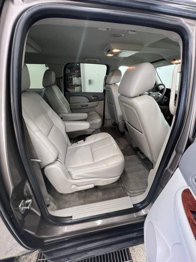 Used 2012 Chevrolet Suburban LT w/ Luxury Package image 8