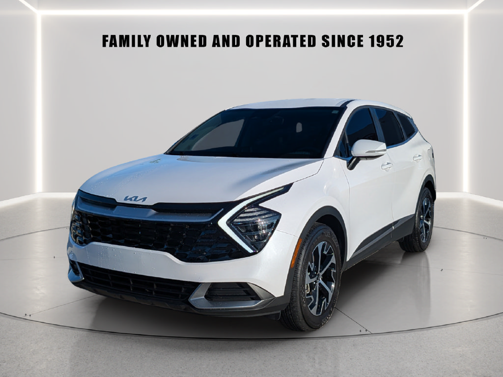 Used 2025 Kia Sportage EX FWD image 2