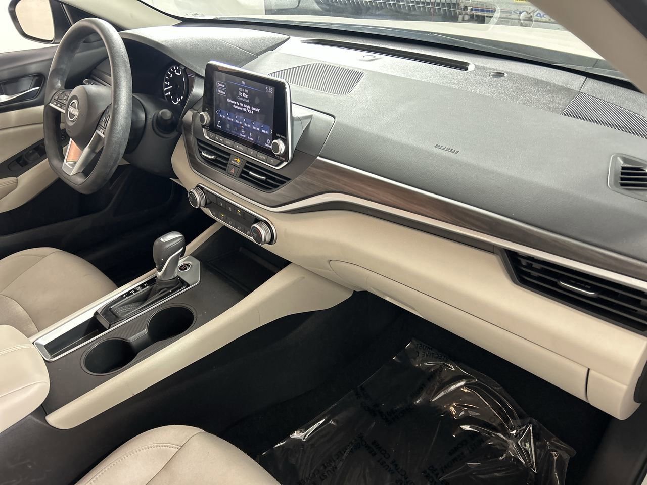 Used 2025 Nissan Altima 2.5 SV image 26