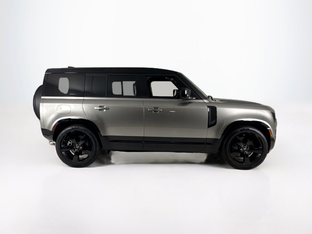 Used 2025 Land Rover Defender 110 X-Dynamic SE AWD/4WD image 6