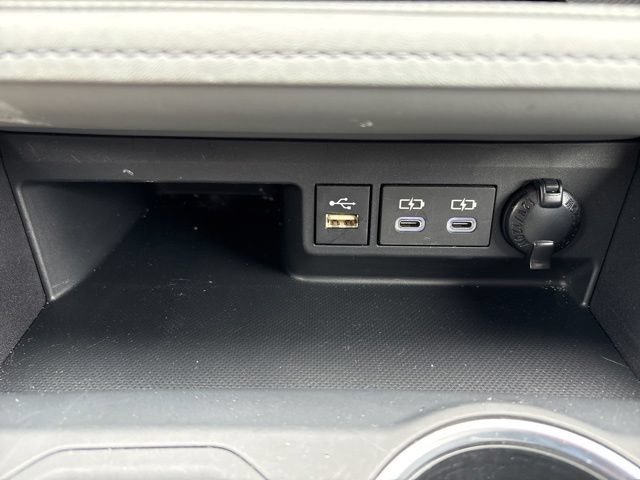 Used 2025 Toyota Highlander XLE AWD/4WD image 18