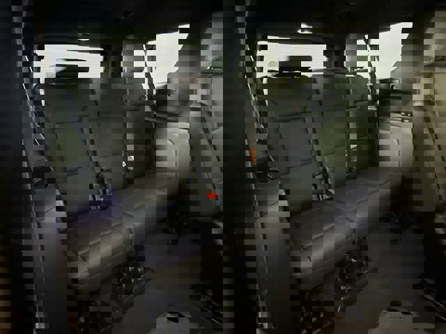 Used 2024 Chevrolet Suburban High Country w/ Advanced Technology Package image 33