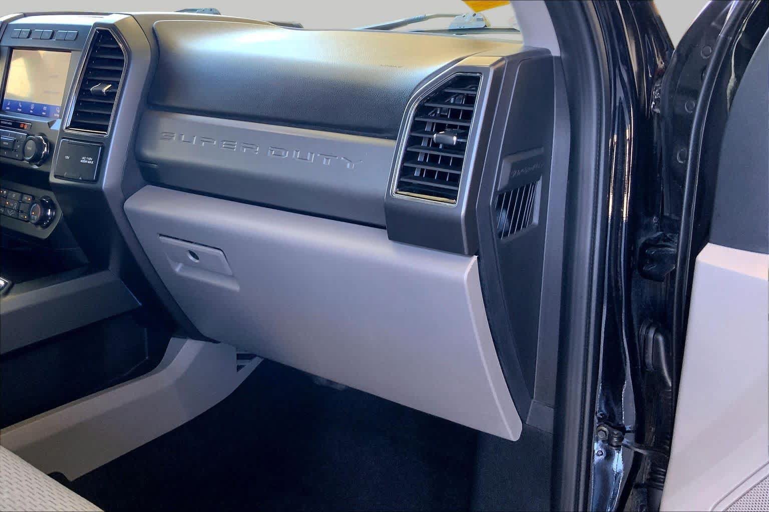 Used 2020 Ford F250 XLT w/ XLT Premium Package AWD/4WD image 17
