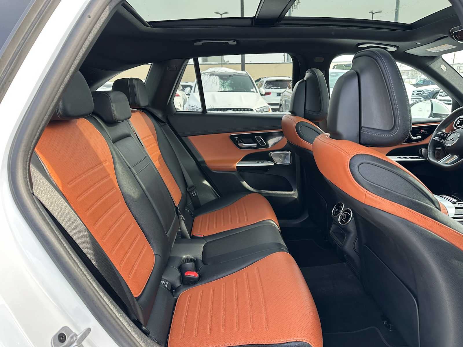 Used 2024 Mercedes-Benz GLC 300 4MATIC image 12