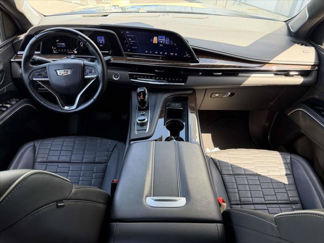 Used 2024 Cadillac Escalade ESV Premium Luxury Platinum AWD/4WD image 16