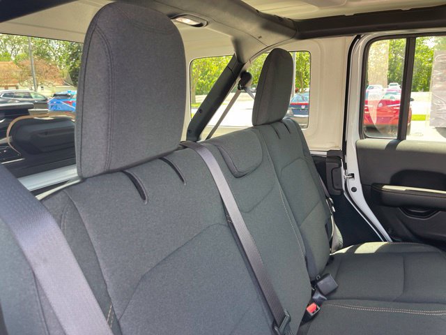 Used 2024 Jeep Wrangler Unlimited Sahara AWD/4WD image 34