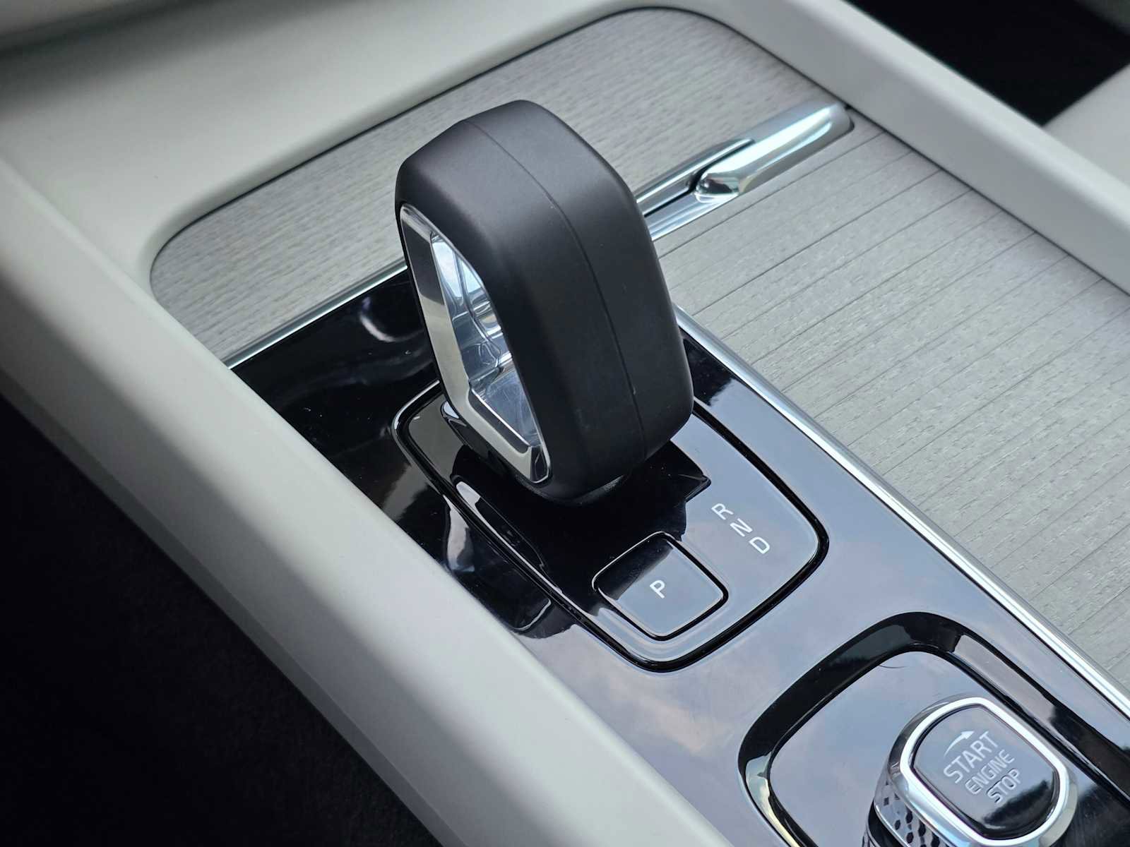 Certified 2024 Volvo XC60 T8 Plus w/ Protection Package Premier image 33