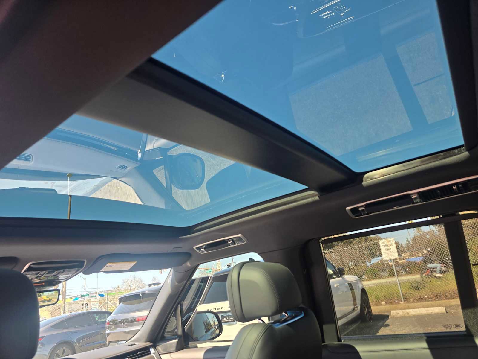 Used 2025 Land Rover Range Rover SE image 22