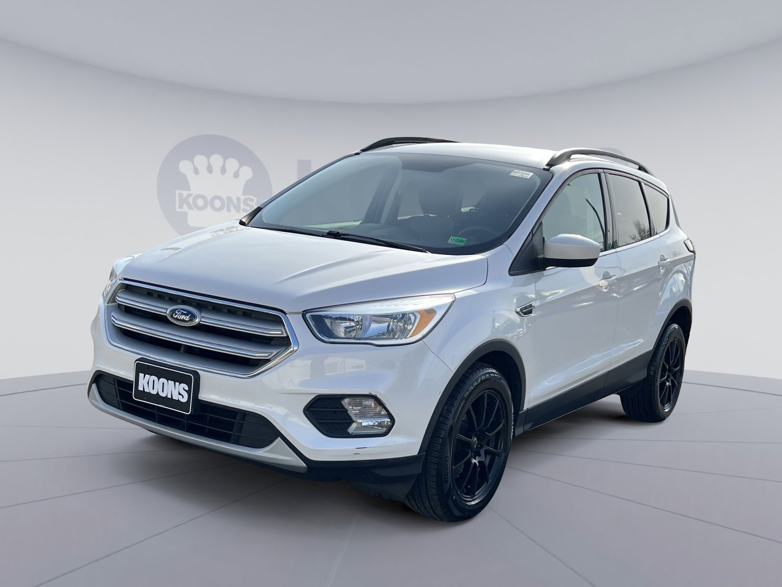 Certified 2018 Ford Escape SE w/ SE Sync 3 Package image 1
