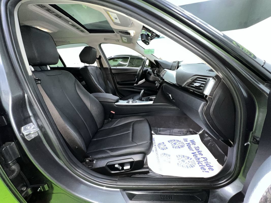 Used 2017 BMW 320i Sedan RWD image 29