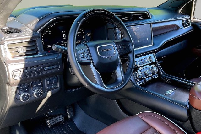 Used 2024 GMC Yukon Denali Ultimate AWD/4WD image 12