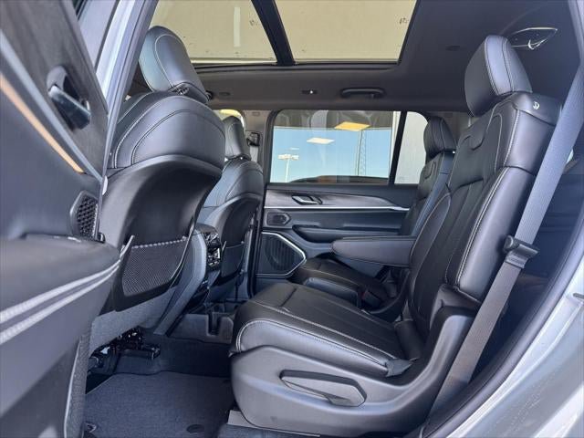 New 2026 Jeep Grand Cherokee L Limited w/ Limited Altitude Package AWD/4WD image 49