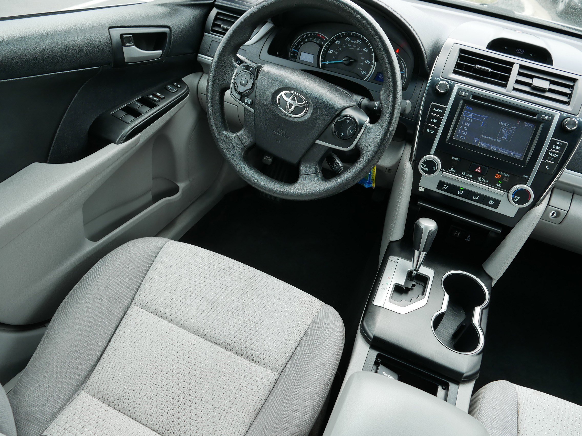 Used 2014 Toyota Camry LE FWD image 9