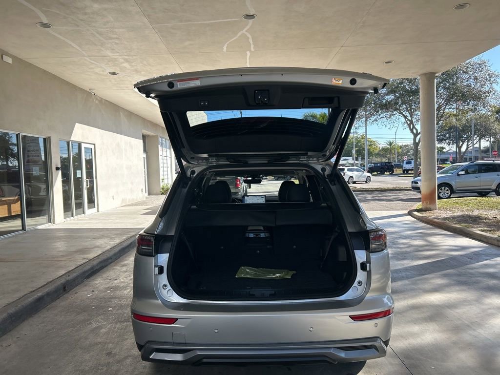 New 2026 Mitsubishi Outlander SE image 32