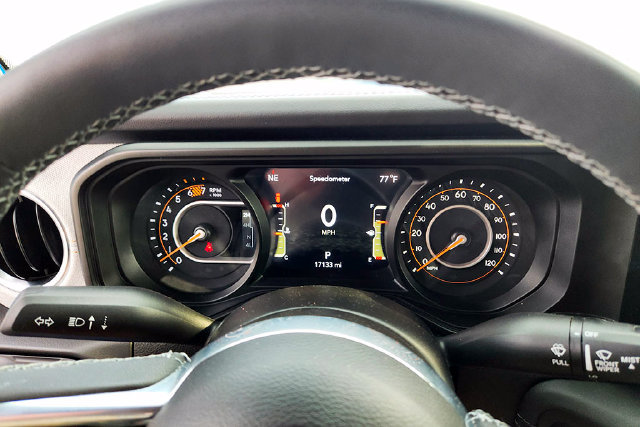 Used 2025 Jeep Wrangler Unlimited Sahara AWD/4WD image 10