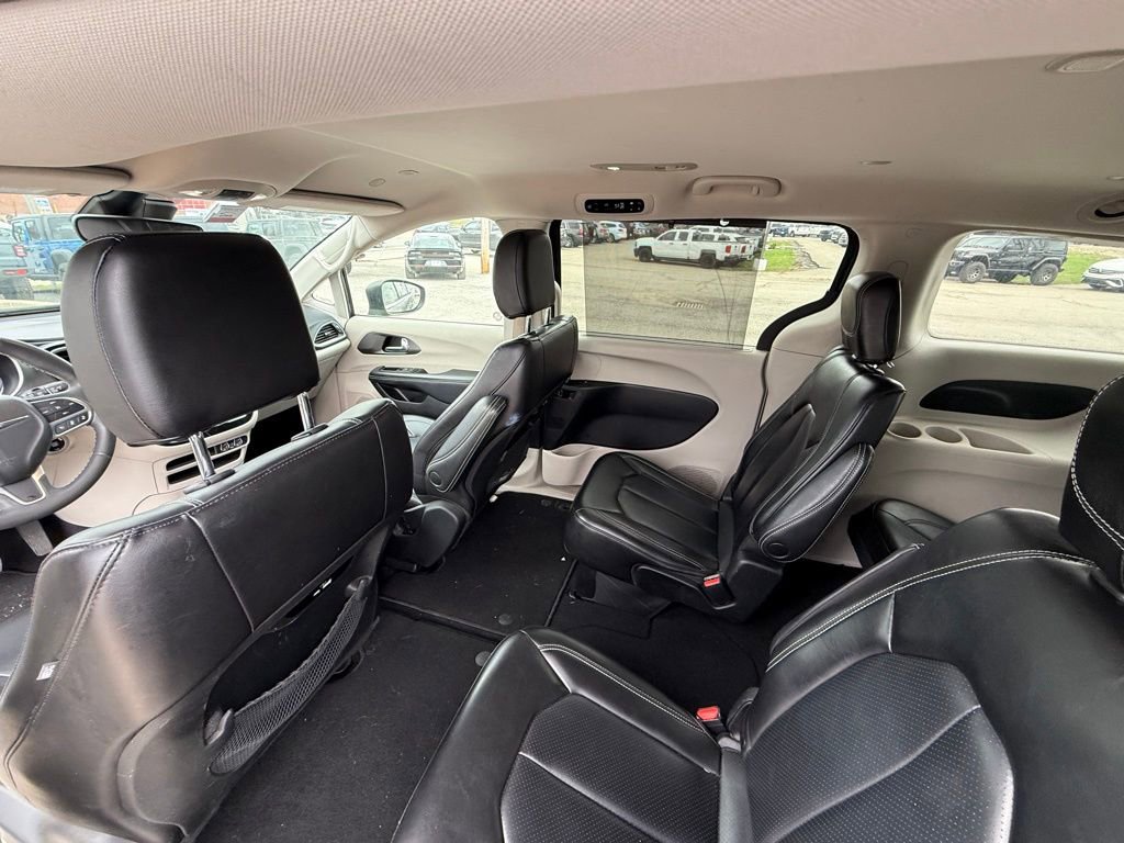 Used 2023 Chrysler Pacifica Touring-L image 23