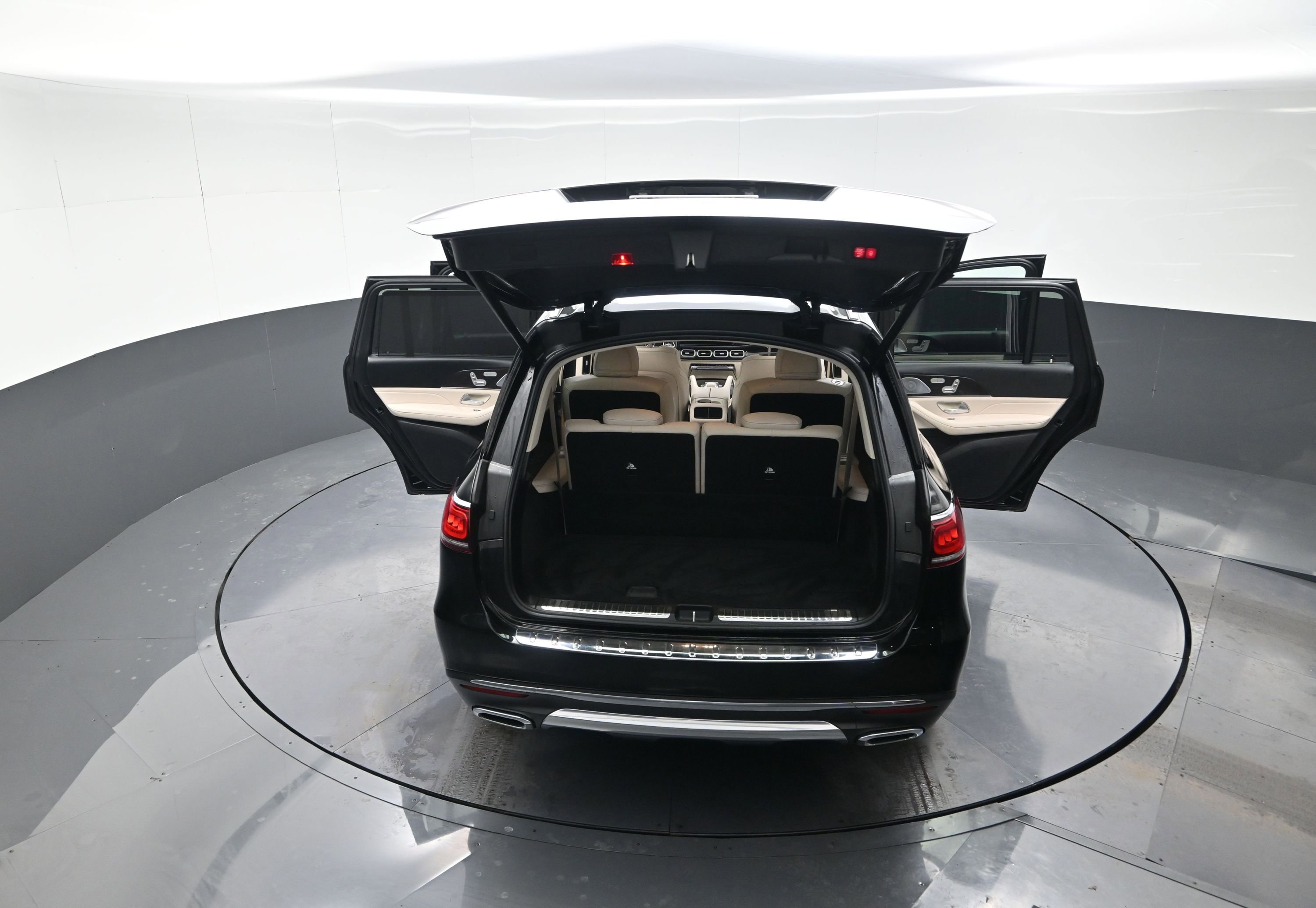 Used 2021 Mercedes-Benz GLS 450 4MATIC image 13