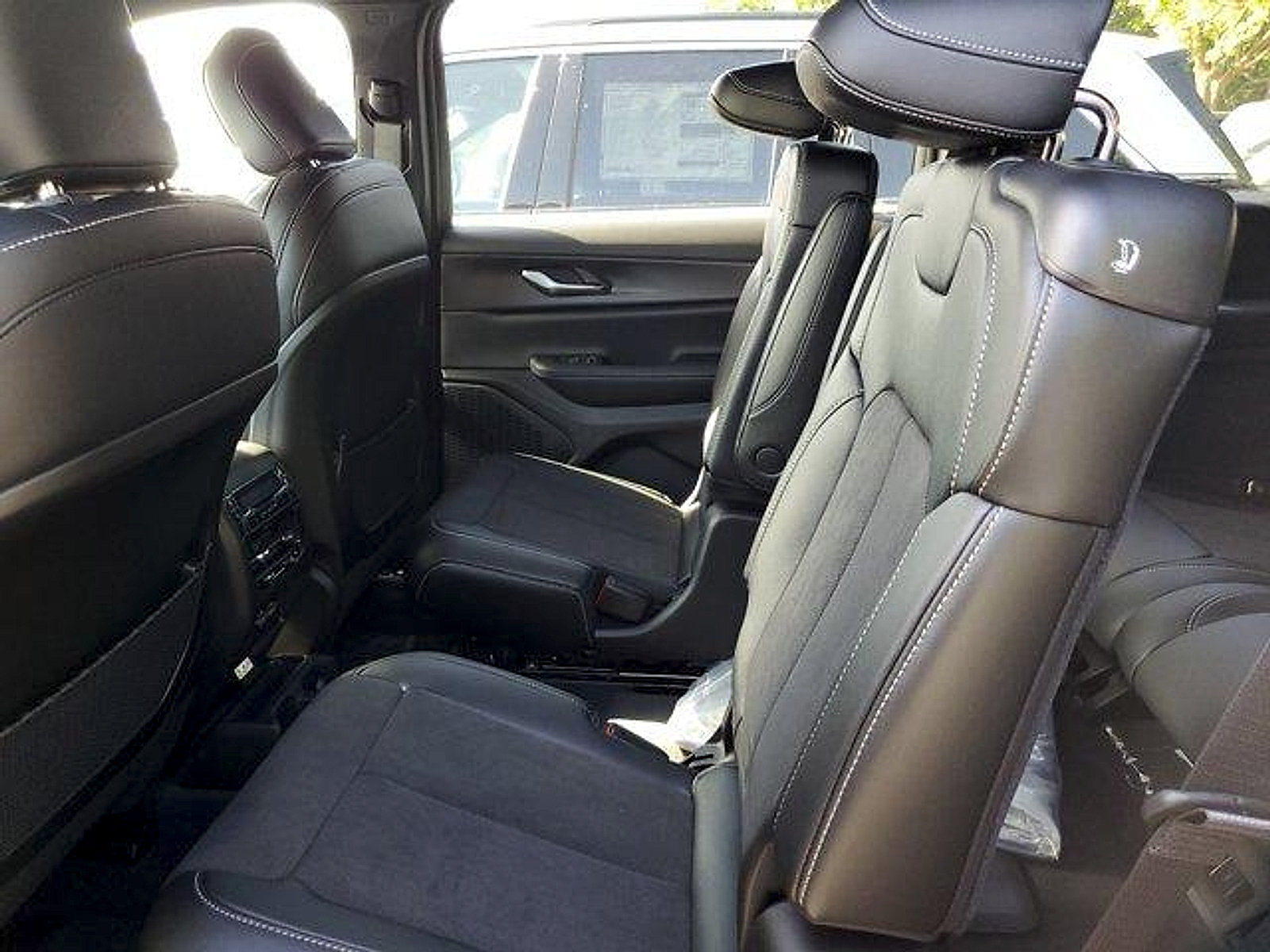 New 2024 Jeep Grand Cherokee L Laredo AWD/4WD image 7